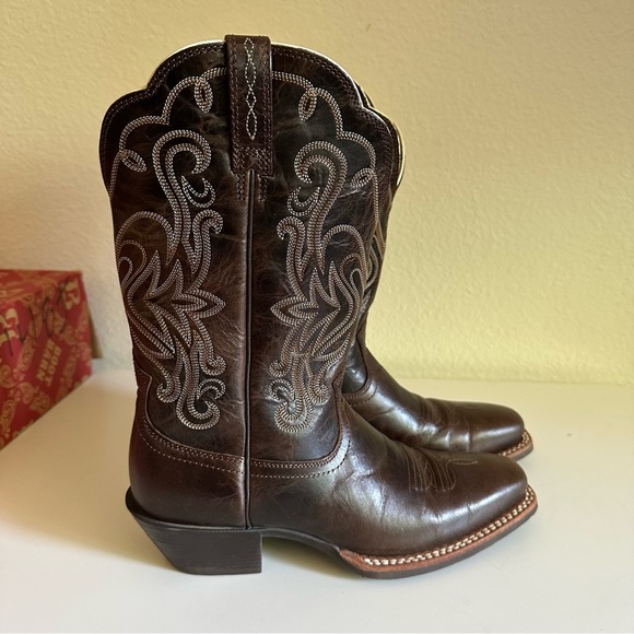 ARIAT WOMEN'S LEGEND CHOCOLATE CHIP WESTERN BOOTS - SNIP TOE - Picture 2 of 8